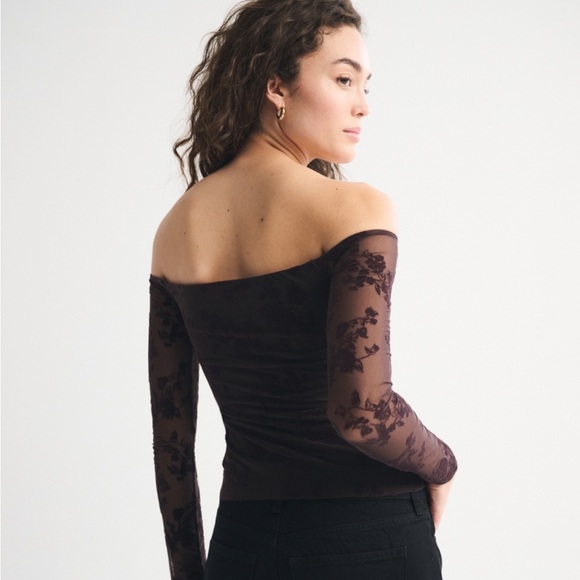 Abercrombie & Fitch Bra Free Off the Shoulder Long Sleeve Top - Picture 2 of 6